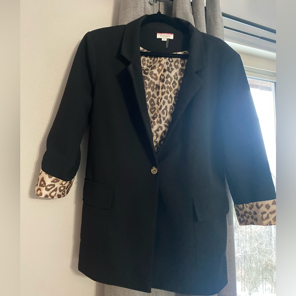 Andreé by Unit Black Blazer with Leopard Print Lining
